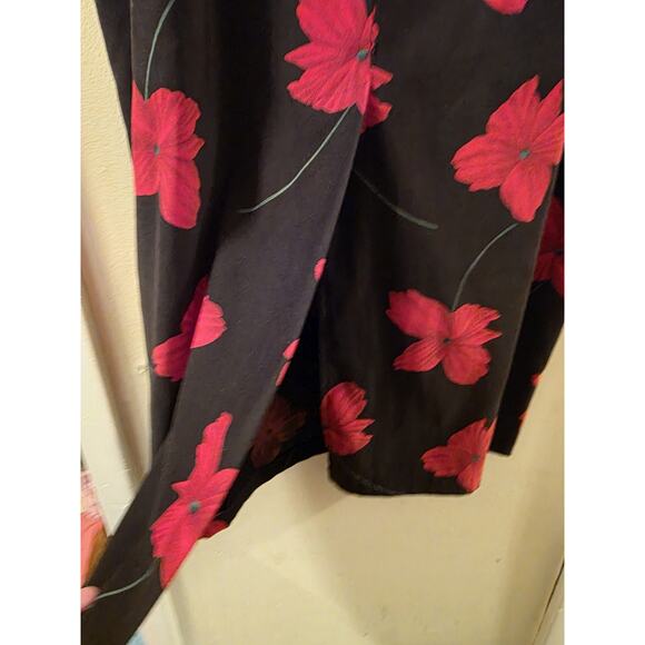 Vtg Briggs New York Skirt 16W Stretch Black W Red Flowers USA Made Whimsigoth - Picture 6 of 9
